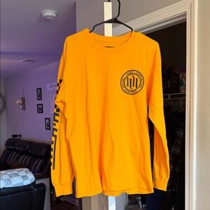 Women’s L Hart & Huntington Long Sleeve Graphic Tee